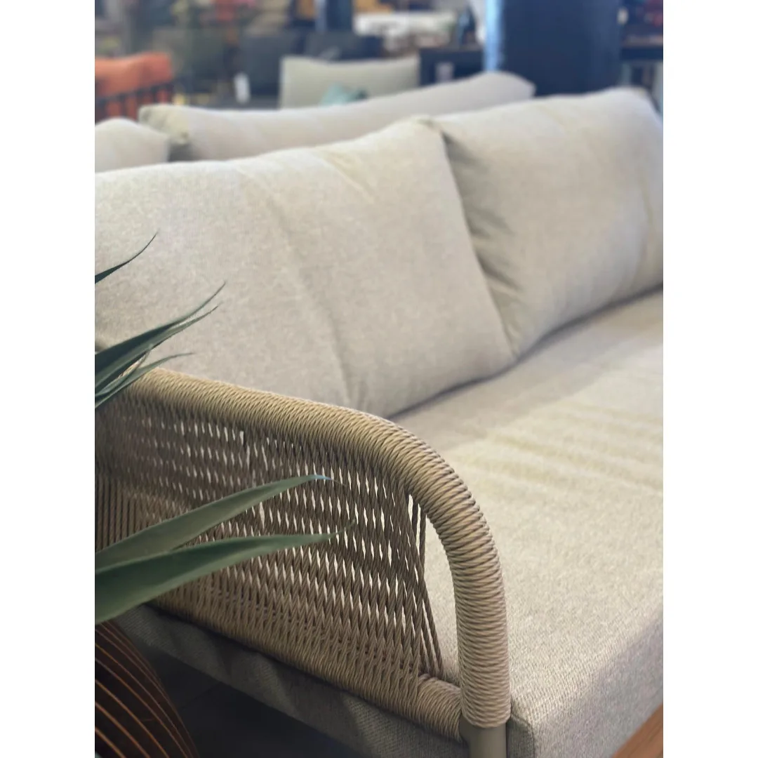 Sofá Havaí – Trama Vai e Vem em Cordão Sintético | HG Decor Exclusive & Móveis Home Garden | Atibaia - SP
